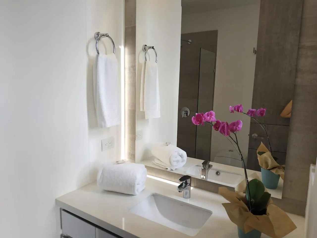 Hotel Class Suites By Colclick Envigado